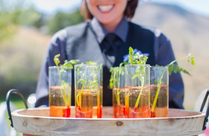 caterer holding tray of drinks